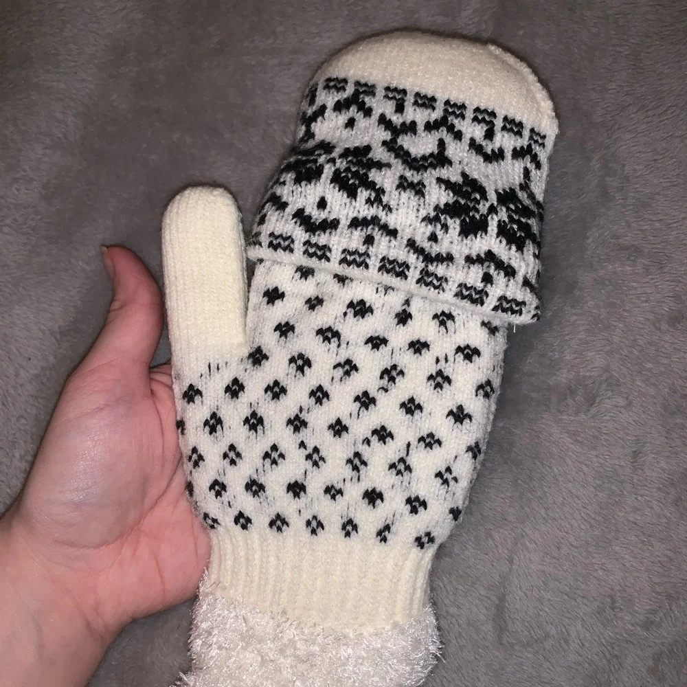 Sonoma White Snowflake Winter Flip Top Mittens